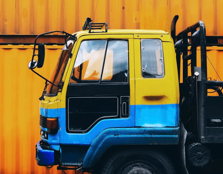 Simplifying complex shipping challenges with innovative and professional  solutions